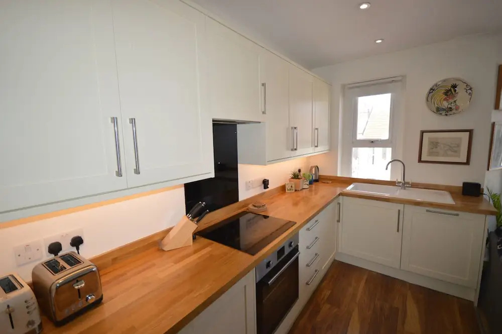 Charming 2 Bedroom Apartment Near Station