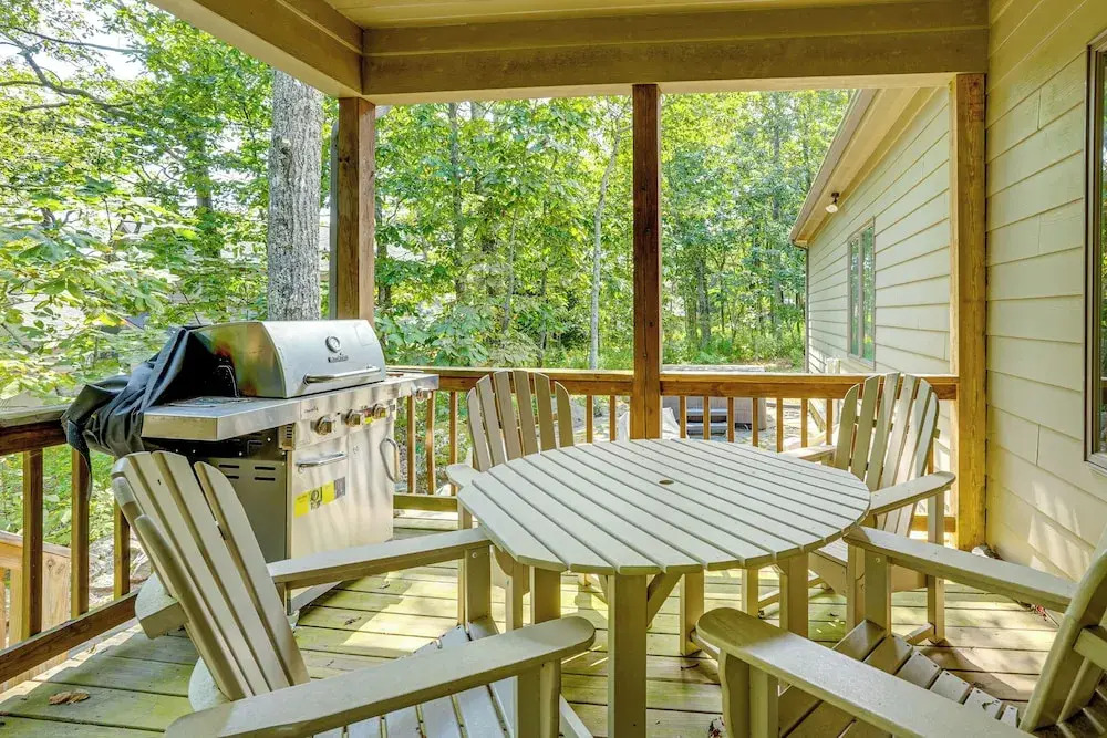Home w/ Hot Tub, 1 Mi to Wintergreen Resort Slopes