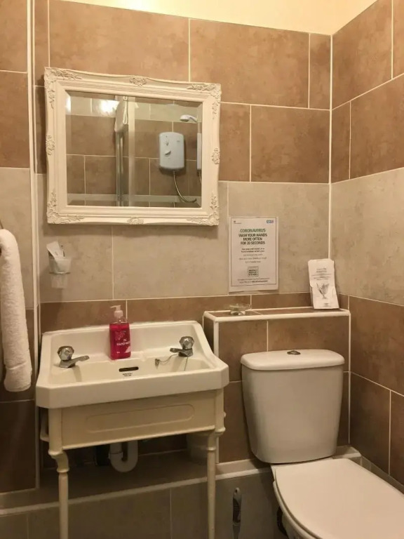 Glenheath Hotel