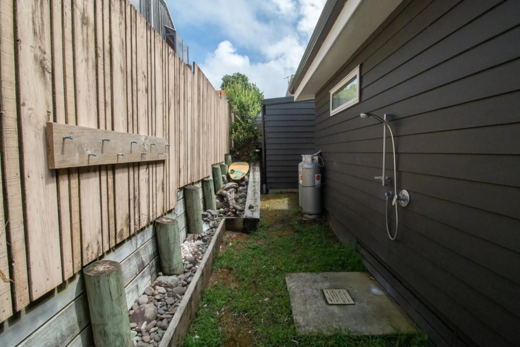 Modern Kiwi Bach - Waihi Beach Holiday Home