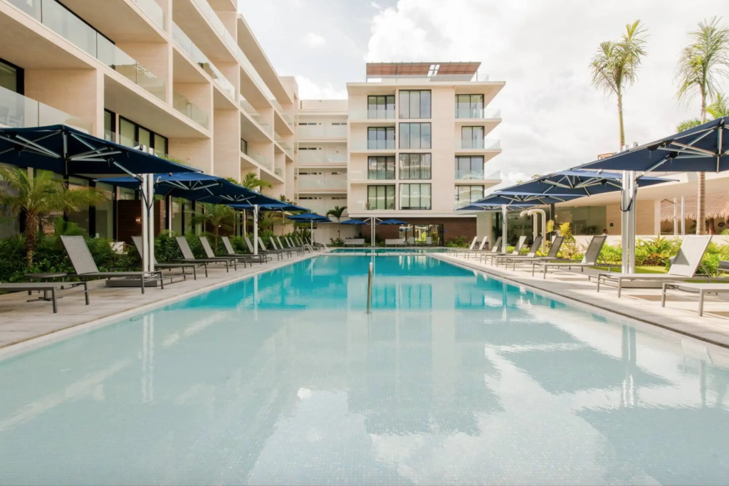 Stunning 3BR Apartment Best Location Near 5th Avenue The Beach Amazing Amenities