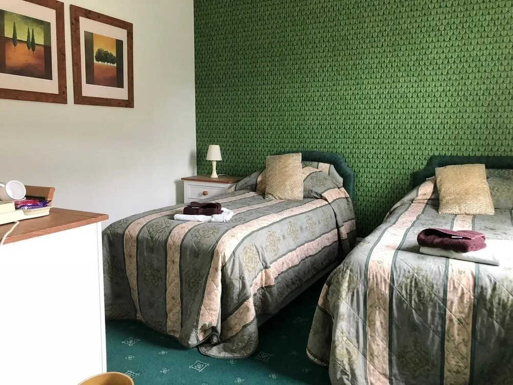 Greyhound Hotel