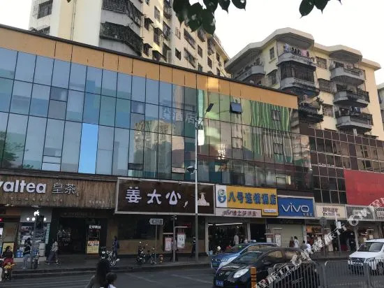 No. 8 Chain Hotel (Shenzhen East Railway Station, Buji Metro Station)
