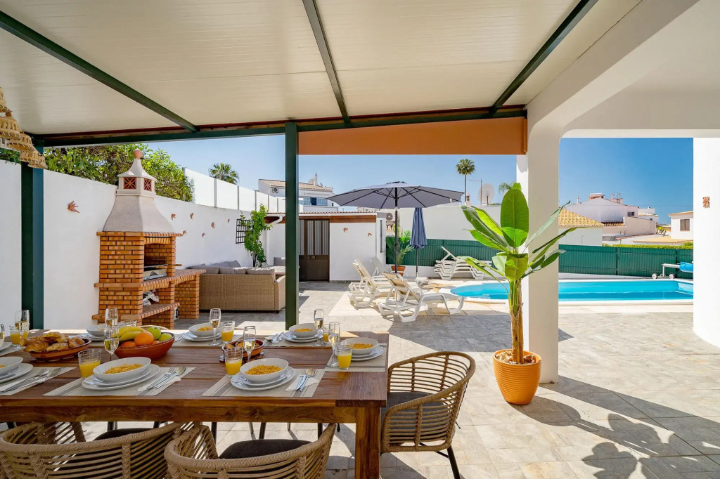 Villa Harpista in Guia by Ideal Homes