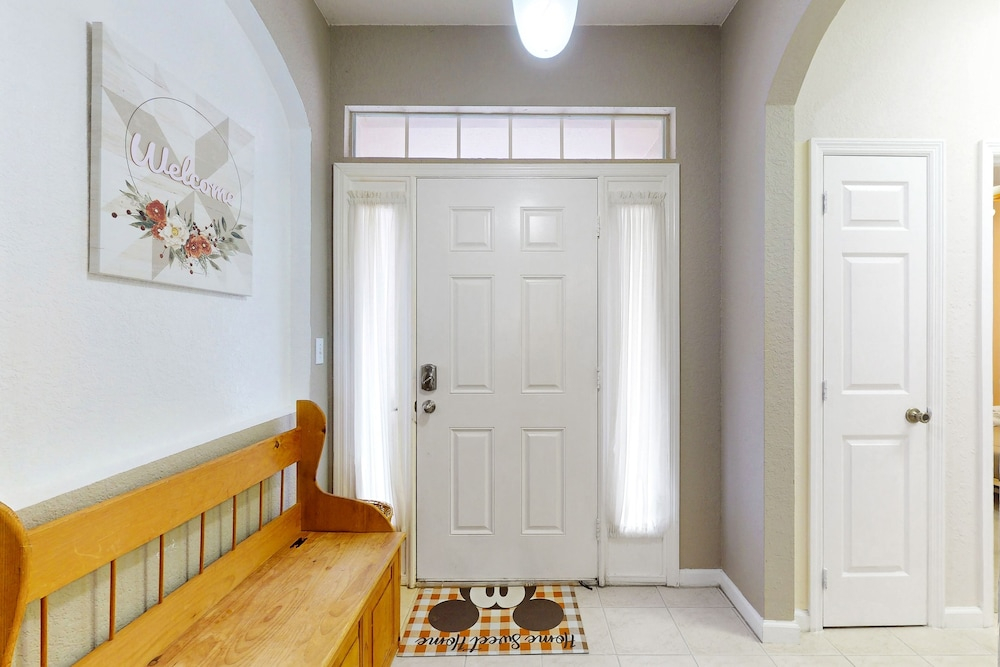 Updated Retreat With Pool Access, W/d, AC, & Patio - Close to Disney Parks