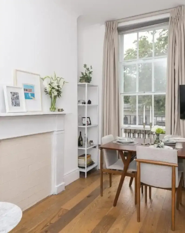 Light Filled Studio With View of Regents Park