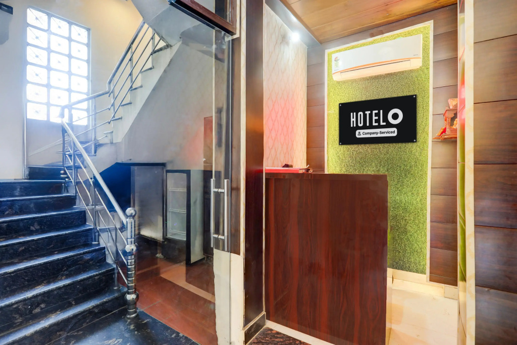 Super OYO Hotel O Sankat Mochan Gandhi Nagar
