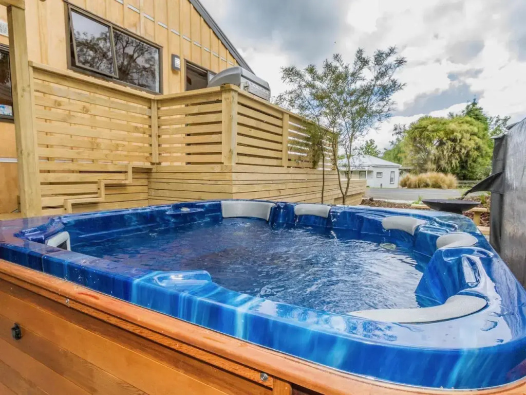 98 on Clyde Spa Retreat - Ohakune Holiday Home