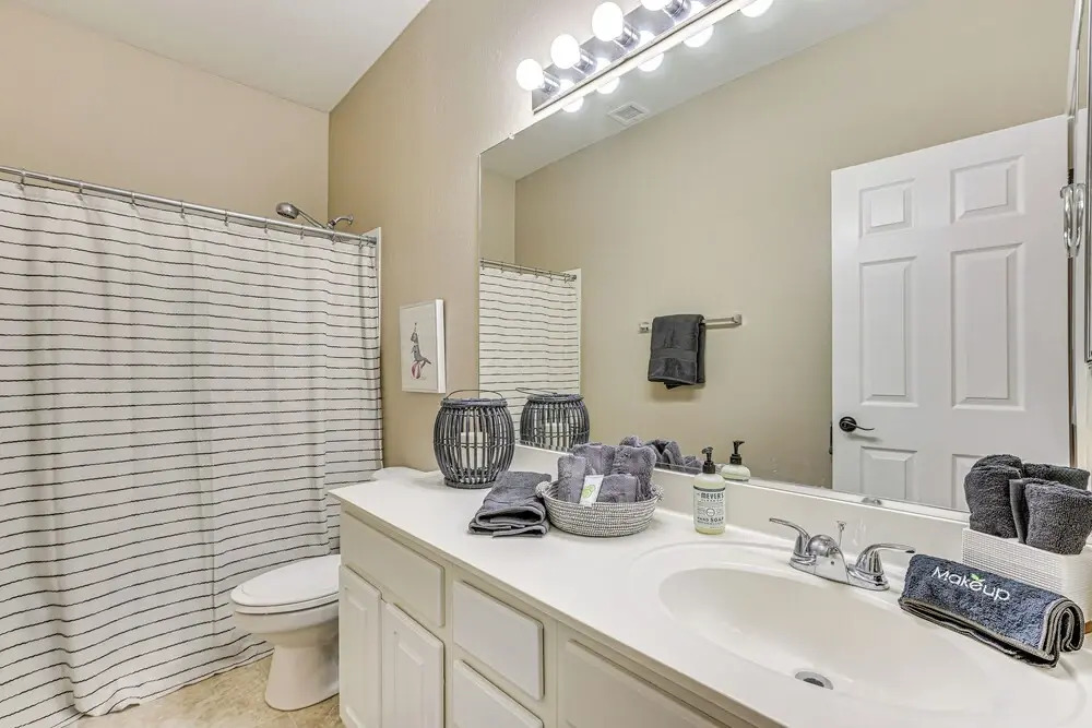 Family-friendly Goodyear Oasis: Fire Table, Pool!