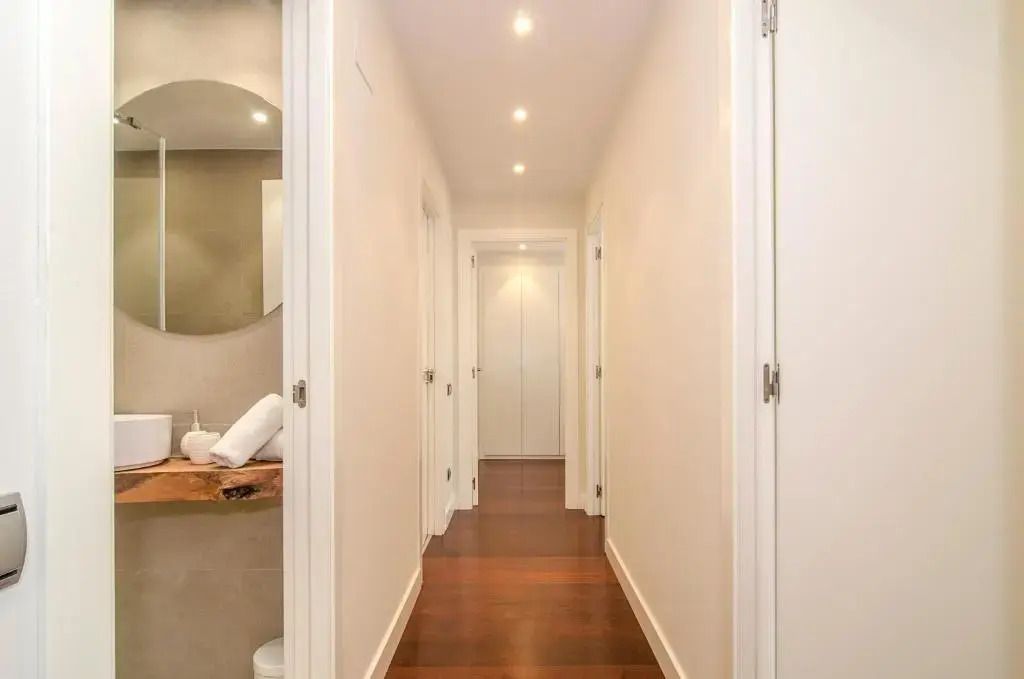 Sitges Spaces Garden Paradise 3 bedroom, 3 bathroom, huge PRIVATE garden-terrace, pool- sleeps up to 8