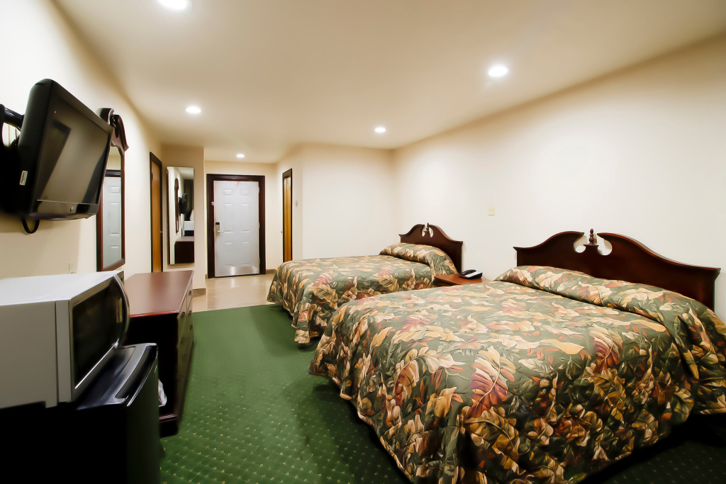 OYO Pinewood Inn & Suites Silsbee