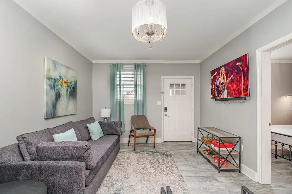 Lucent Pearl - Private Patio - Near Broadway