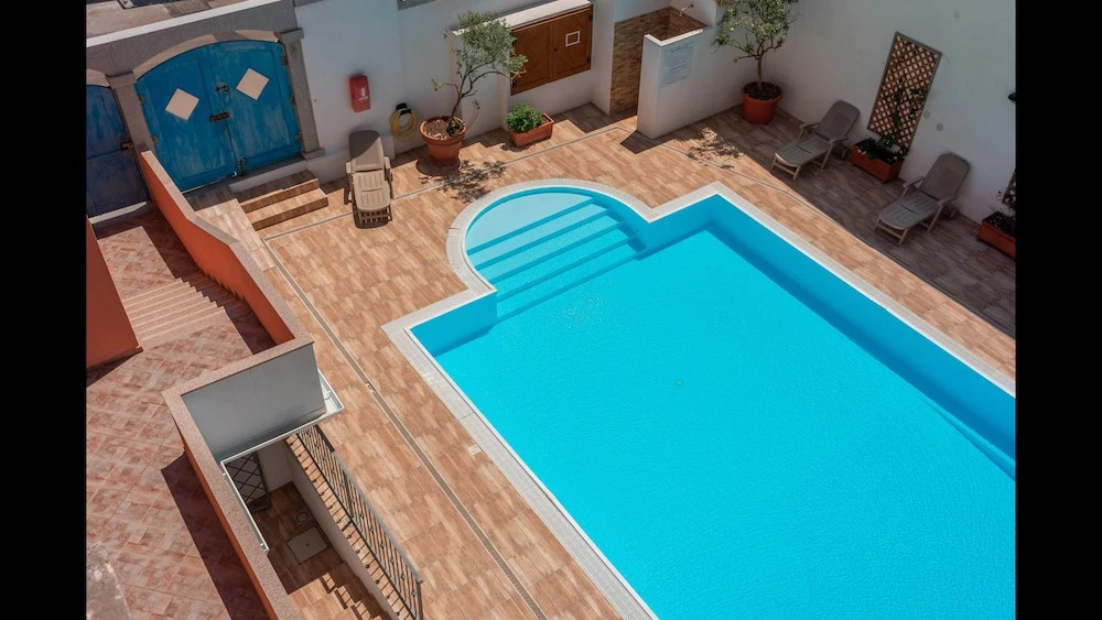 Relaxing Cristal Blu Studio Sleeps 3 Num1488