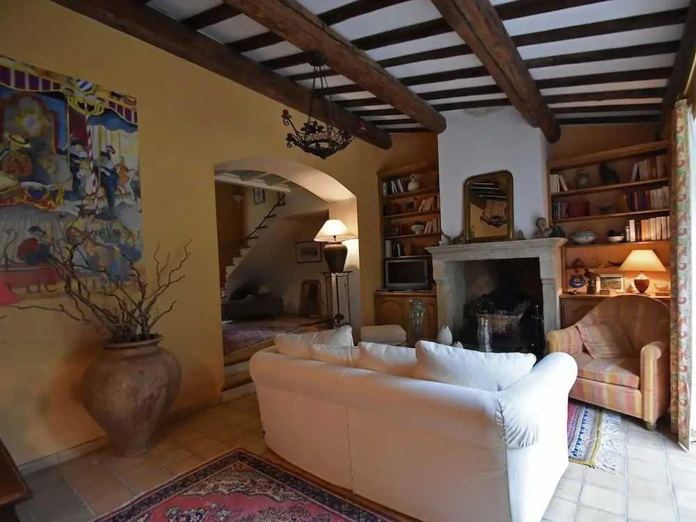 Characteristic Villa With Private Swimming Pool Close to the Center of Nimes