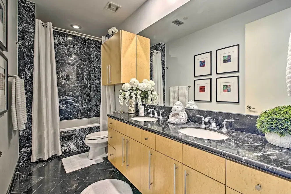 Luxe 28th-floor S Tower Condo: Ocean & Spacex View