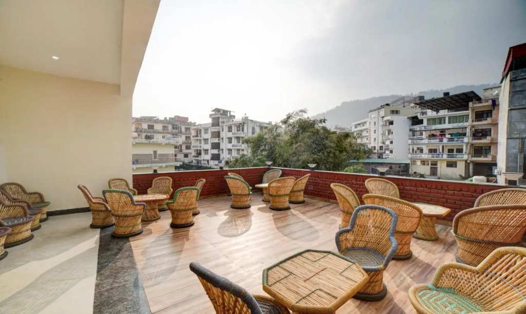 Around Stays-Rising Hills, Tapovan