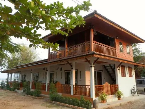 Nakorn Cafe Guest House