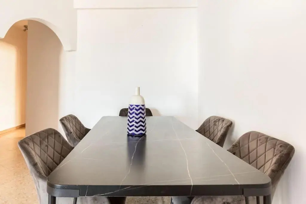 Sea View City Centre 3bed Apartment