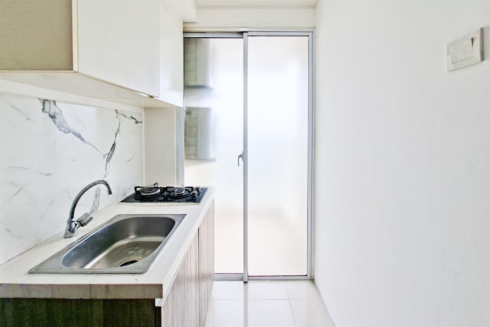 Studio Apartment Near Bojong Indah Station At Vittoria Residence