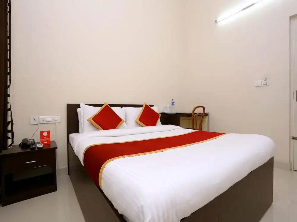 OYO 9118 Saravana Inn