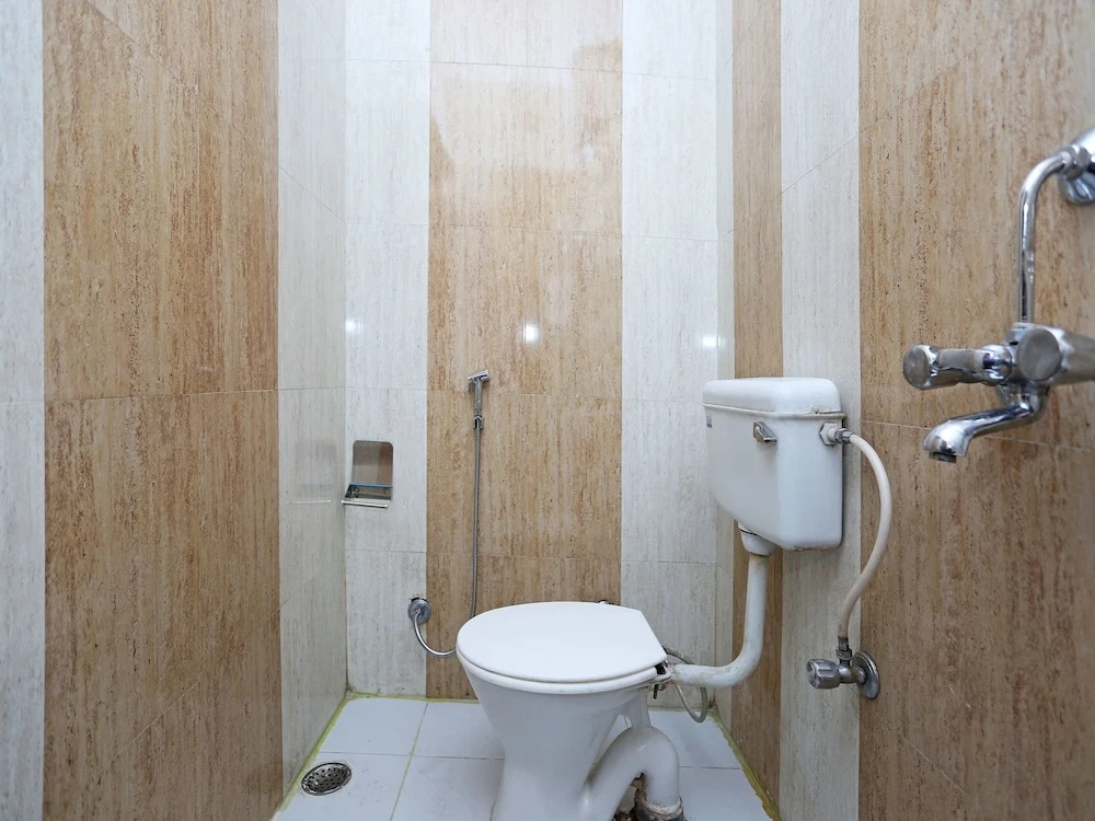 OYO 11623 Hotel Shiva Palace