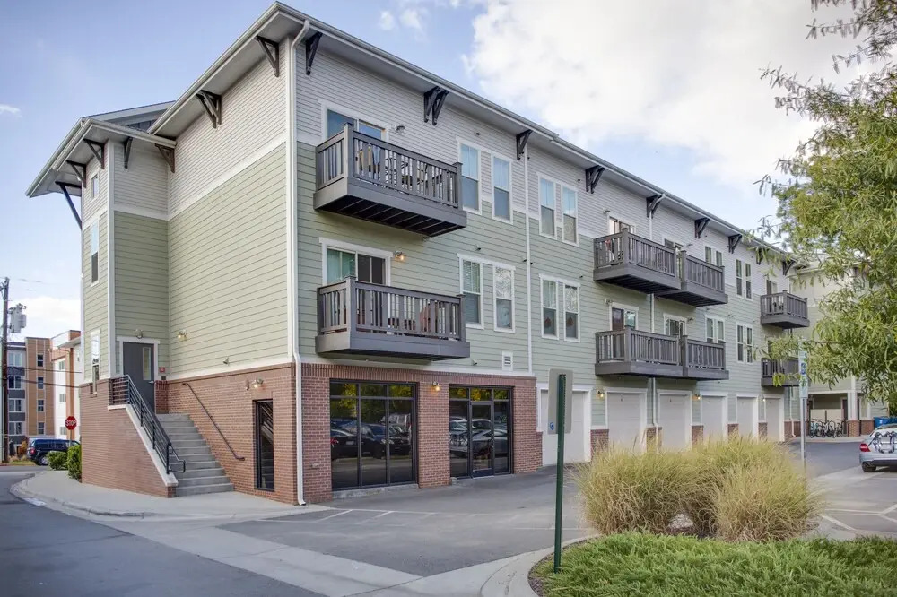 Lovely 1BR w Balcony in Historic Midwood