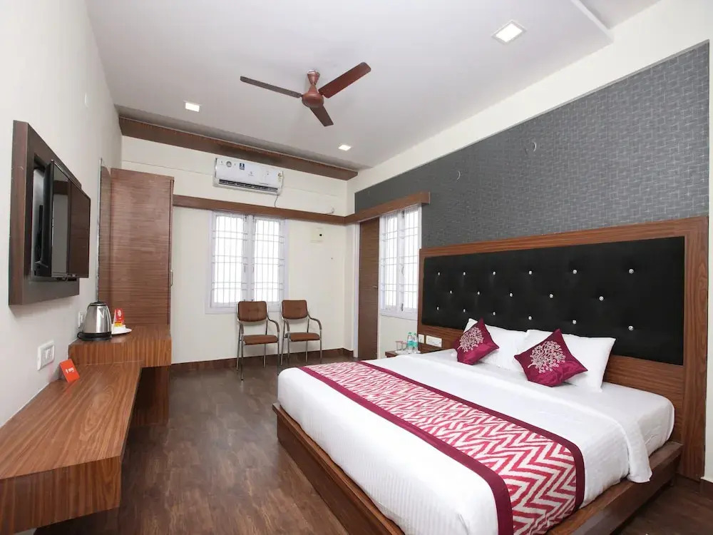 Capital O 14043 Hotel Star Holiday