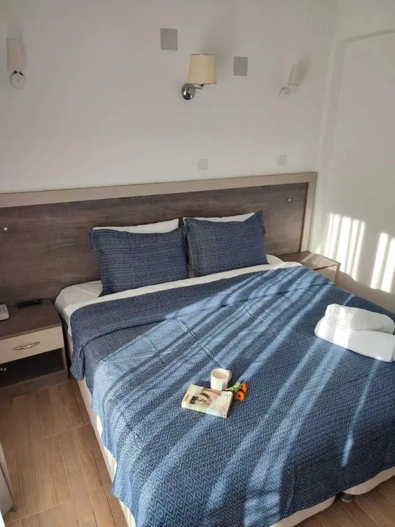 Adaya Karşı Otel