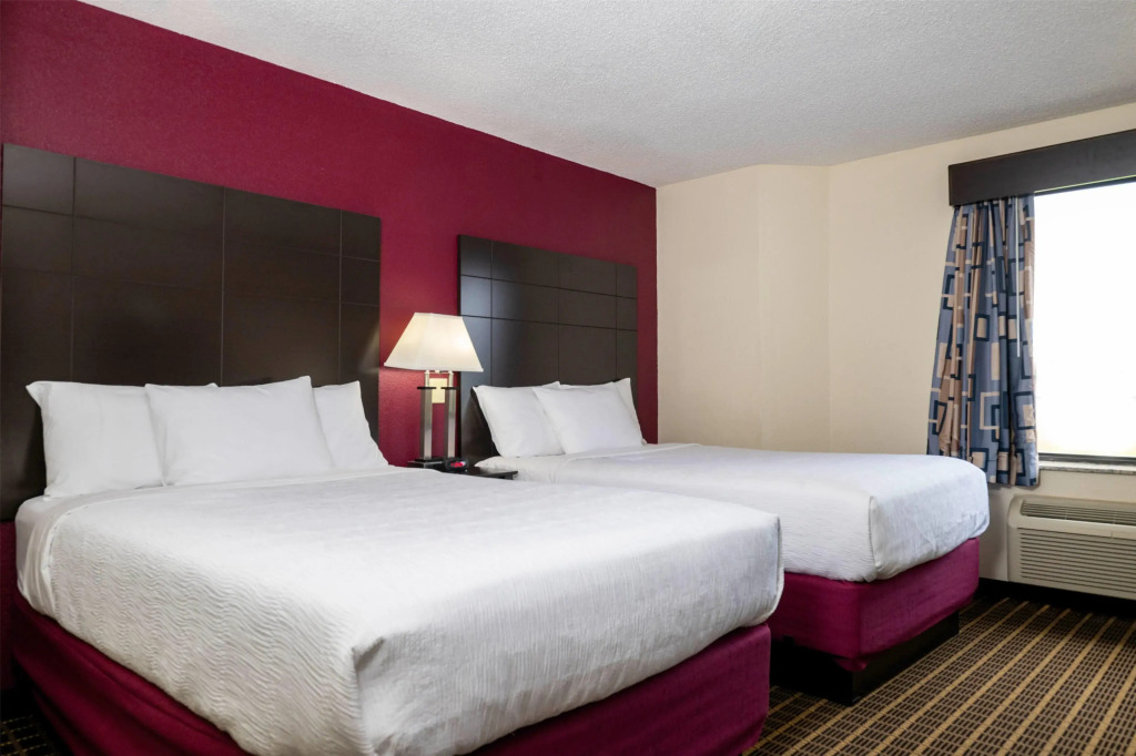 Baymont Inn & Suites by Wyndham Mukwonago