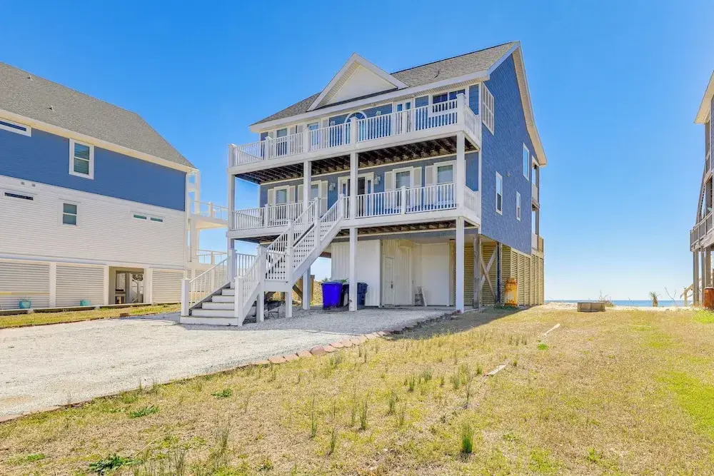 Hot Tub & Decks: North Topsail Beach Home