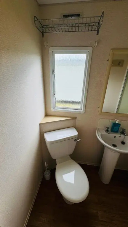3-bed Carvan, Sleeps 6, Pets & Parking