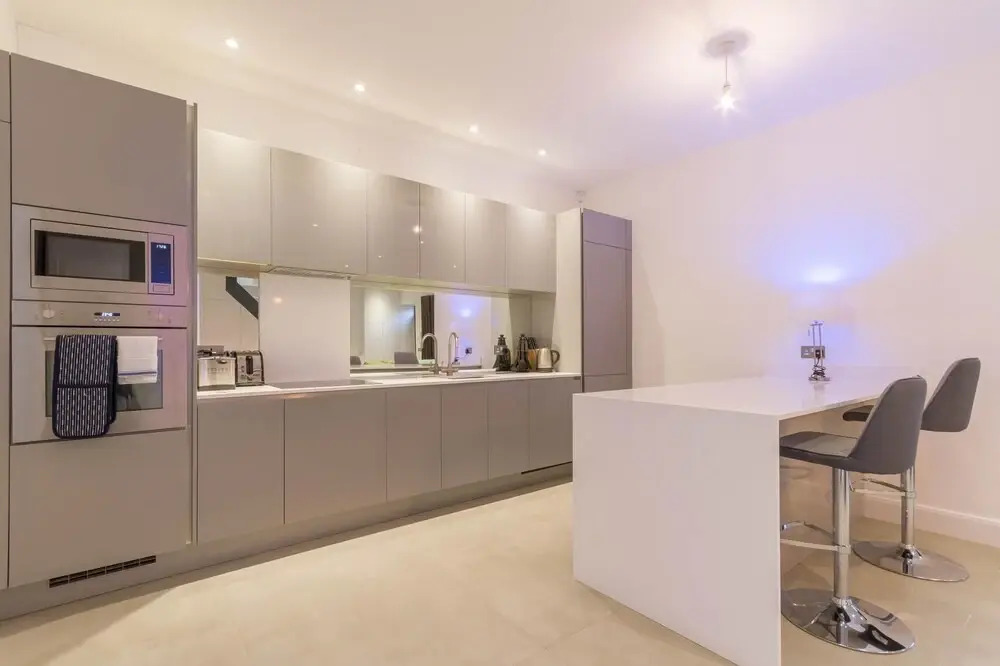 NEW 3 Double Bed House Ravenscourt Park Zone 2