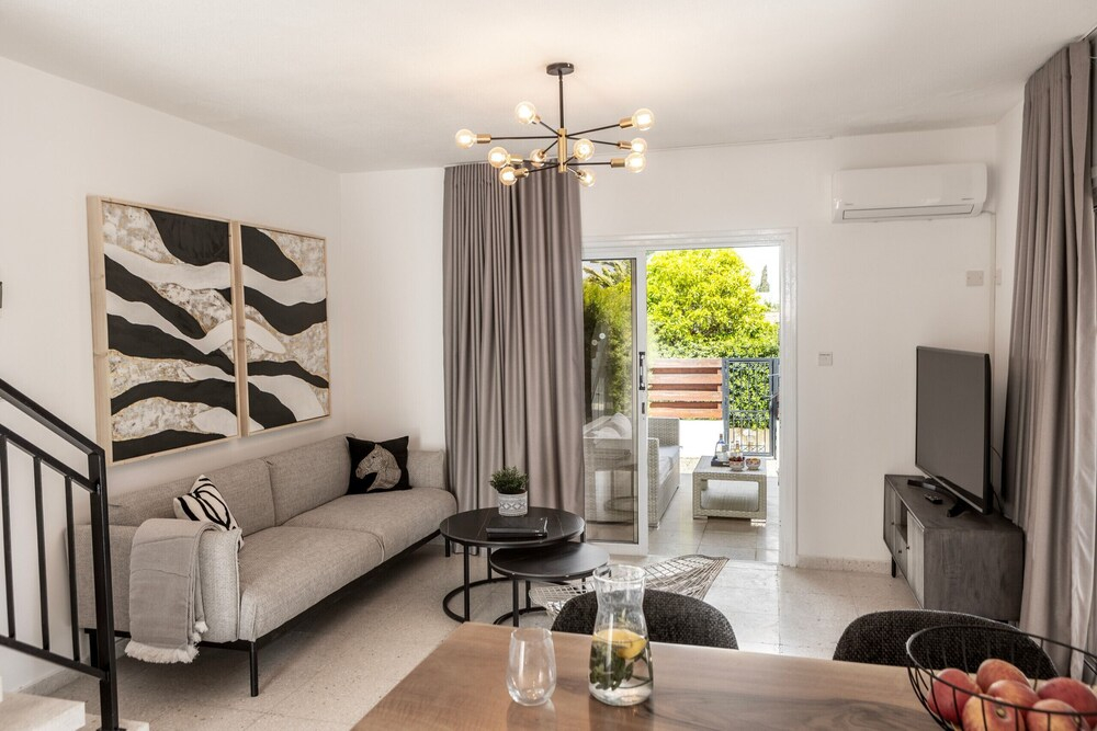 Larnaca Seaside Villa Marina 44