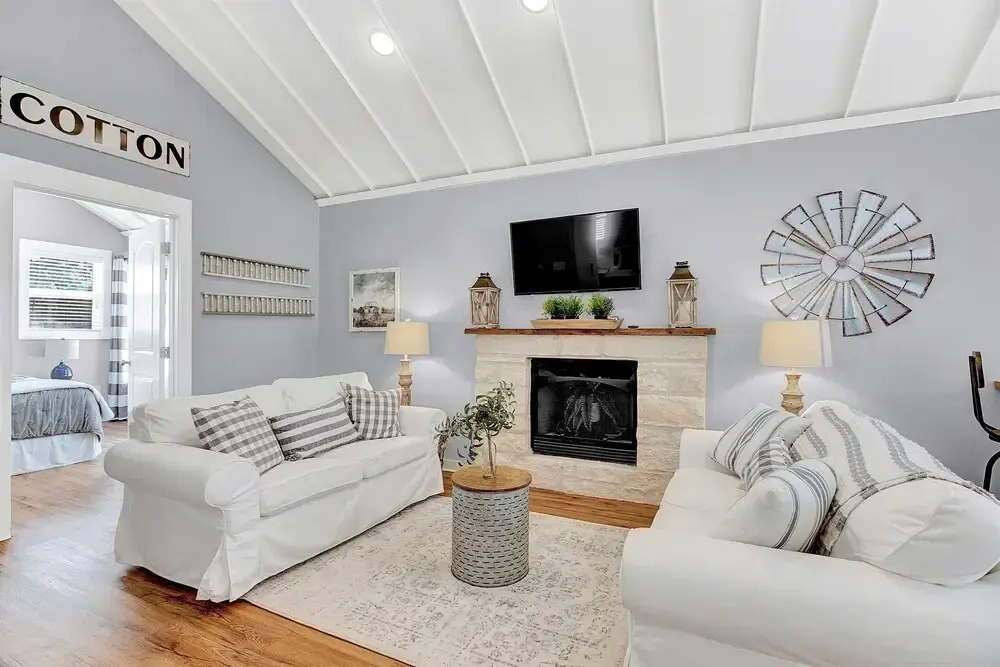 Luxurious Home Near Main With Fire pit and Outdoor Bar