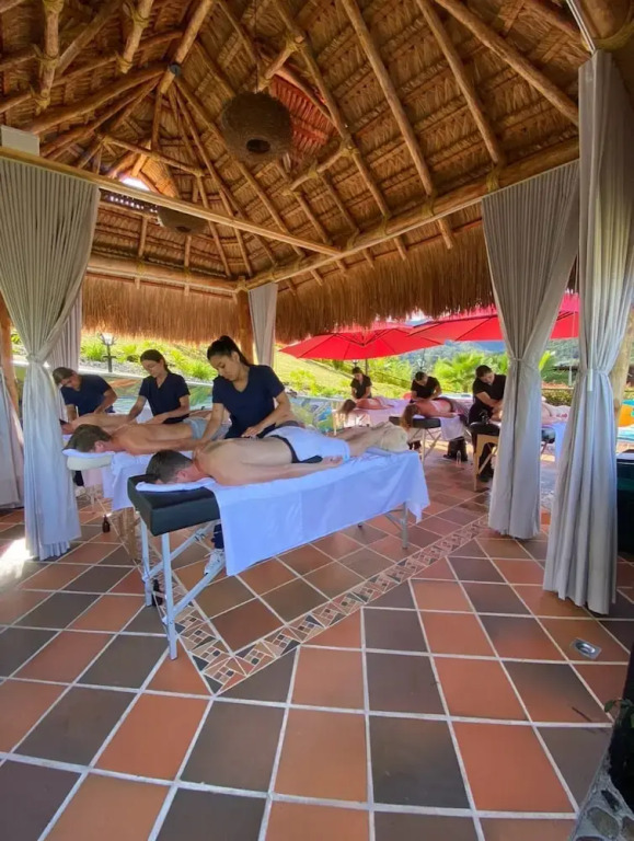 EL NiDO HOTEL GUATAPE