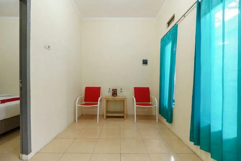 RedDoorz Syariah near RS Mitra Keluarga Depok