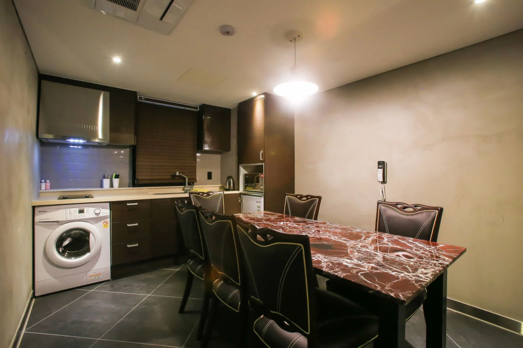 Hotel 2.4