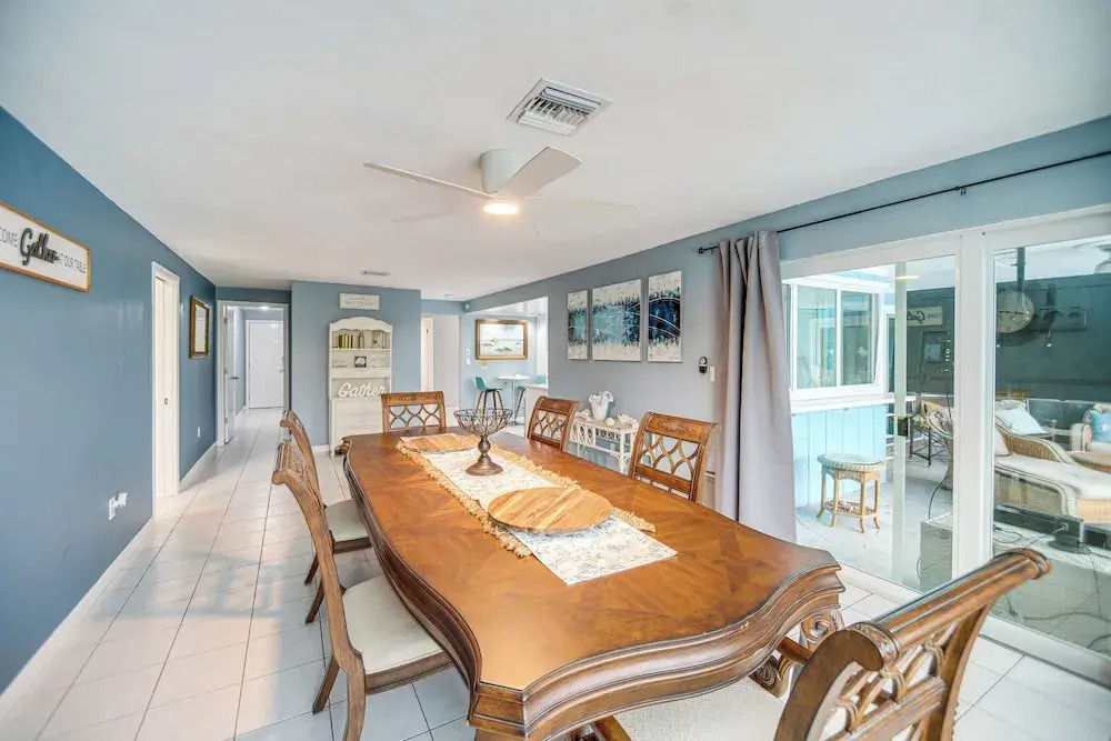 Bright Fort Myers Home w/ Pool - 9 Mi to Beach!