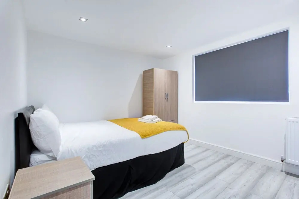 6 - 7 Beds-sleeps 12-elizabeth Line-free Parking