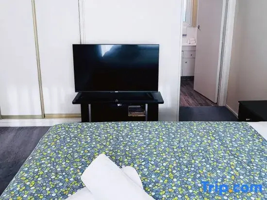 Merivale Court Large Studio-Unit 3