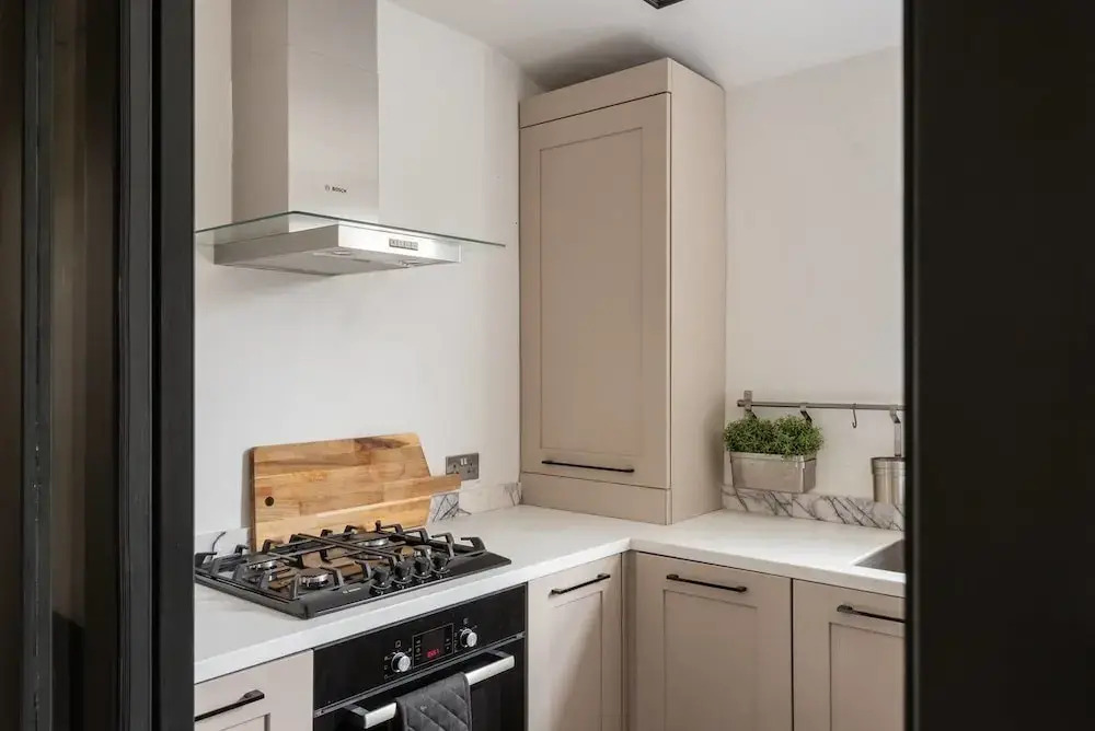 Beautifully Modern 2 Bedroom Flat For 4 Guests