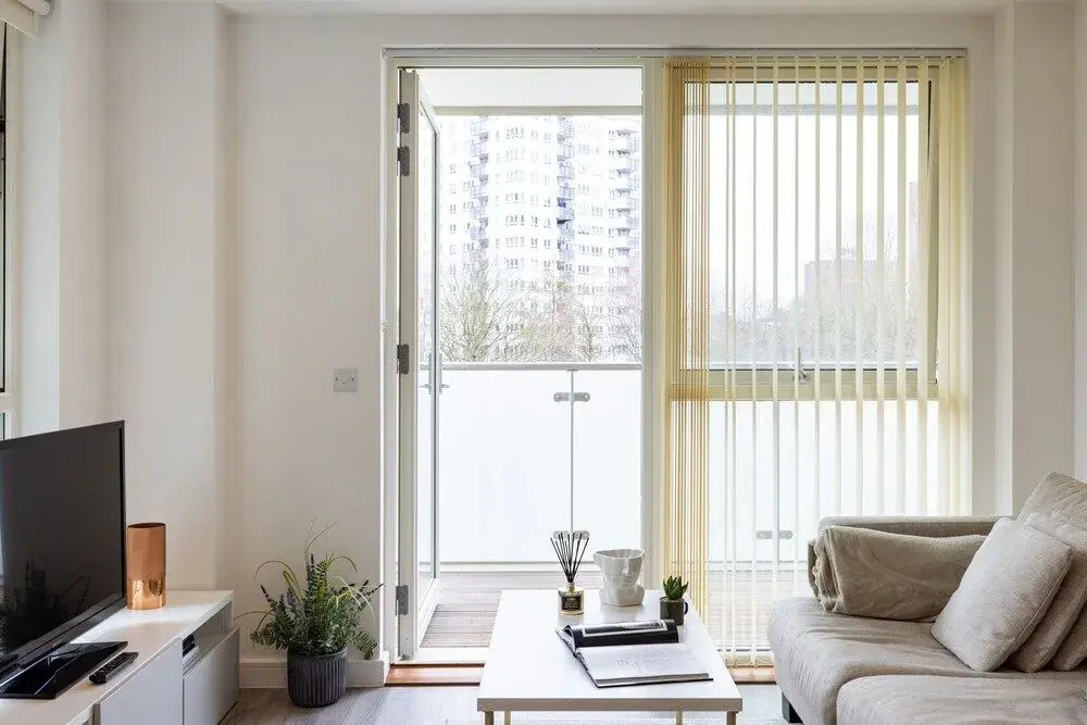 Sophisticated 2 Bed Flat with Balcony in Acton