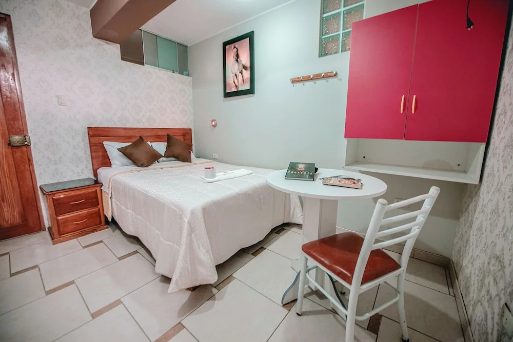 Hostal Spring II