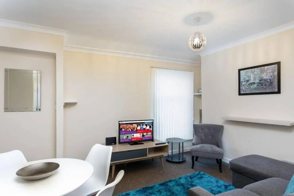 Cosy Stay Swansea - TV in every bedroom