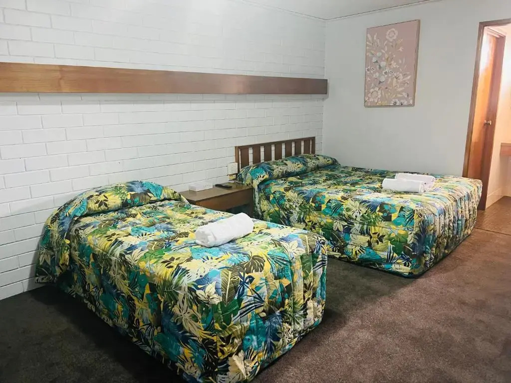 Century Motor Inn, Finley