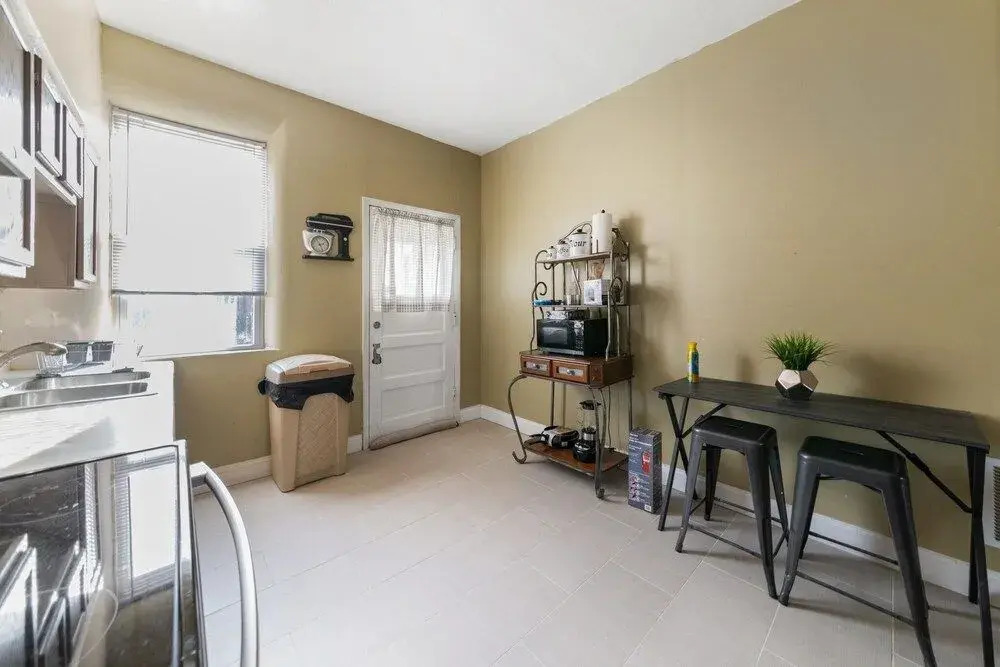 The Dobbs Manor 3 Bedroom Duplex by Redawning