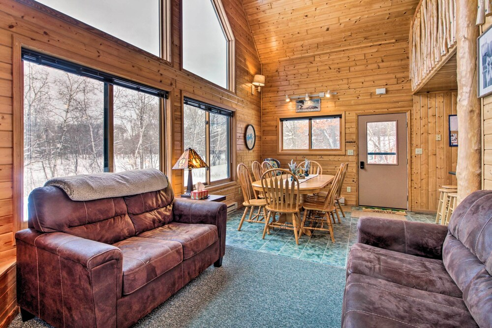 Cabin w/ Fireplace < 1 Mile to Lakes + Golf