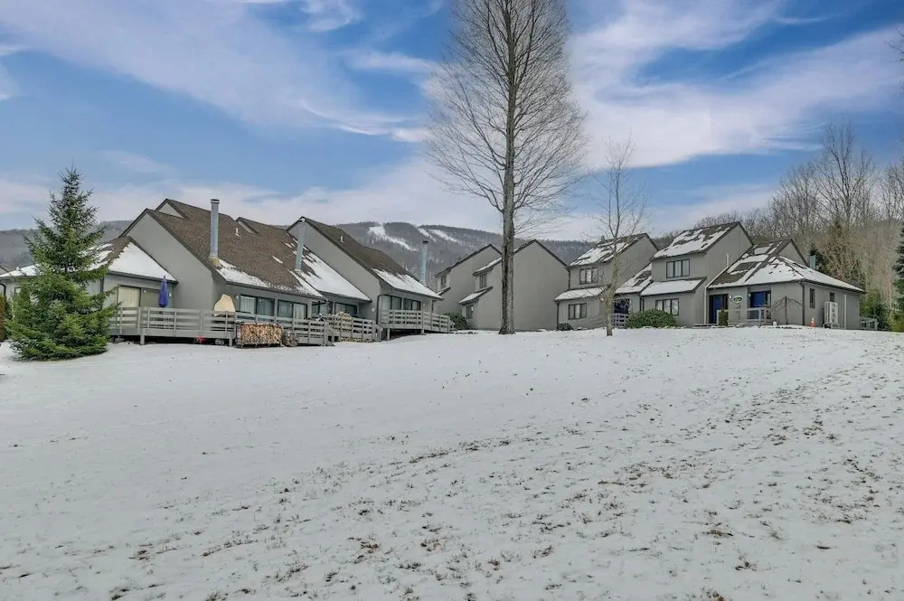 Walk to Ski Lift: Family-friendly Windham Townhome