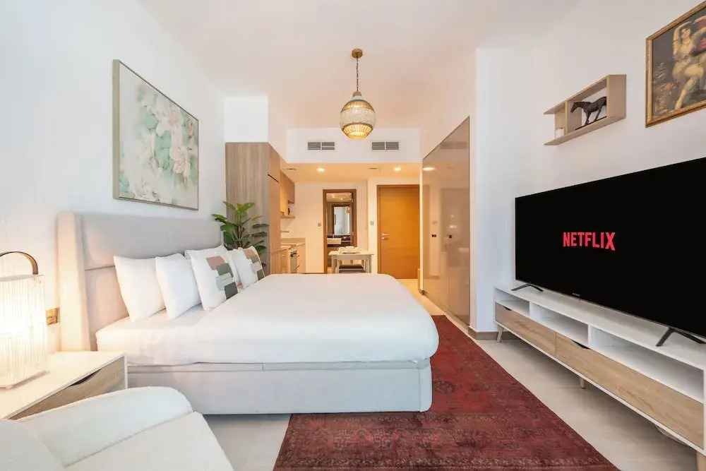 Sophisticated Studio Escape – Luxury Design