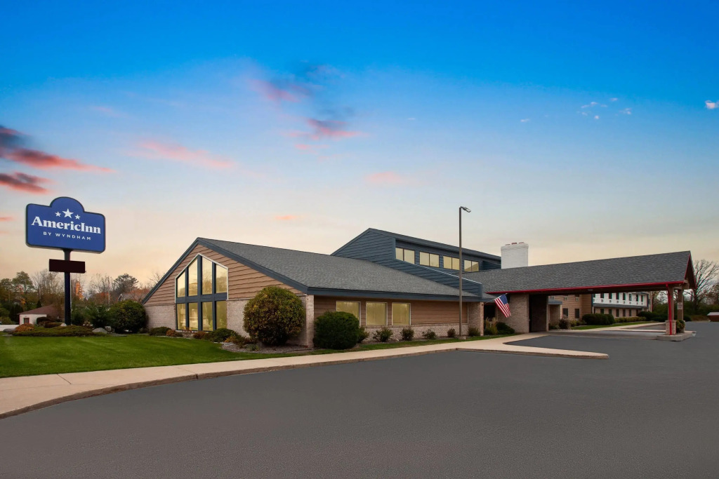 AmericInn by Wyndham Green Bay West